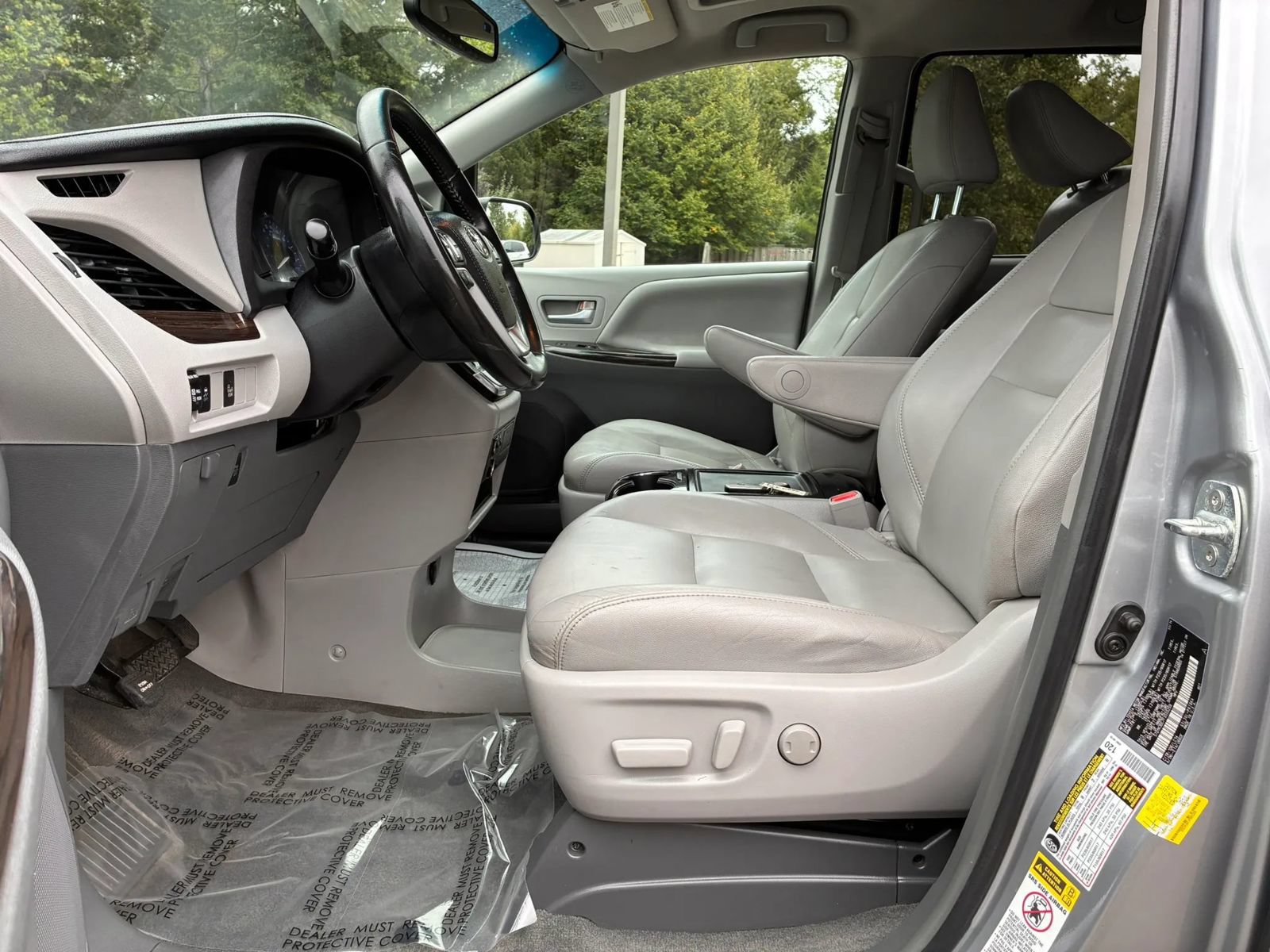 Used 2015 Toyota Sienna XLE FWD image 15