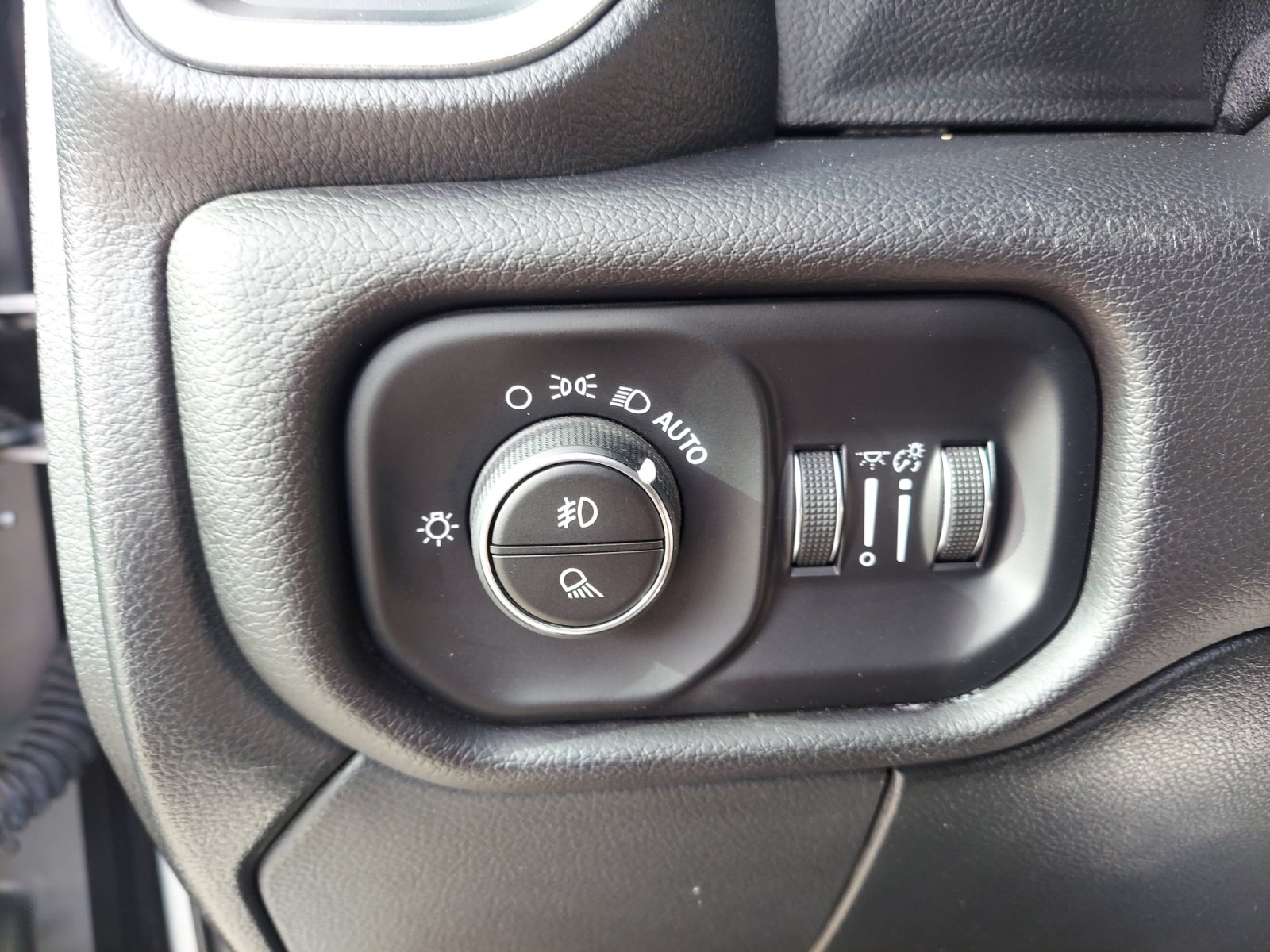 Used 2023 RAM 2500 Laramie AWD/4WD image 29