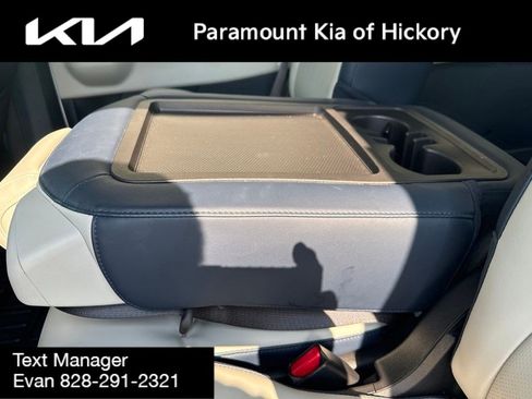 Used 2025 Kia Carnival EX FWD image 18