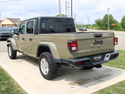 Used 2020 Jeep Gladiator Sport w/ Quick Order Package 24S AWD/4WD image 28
