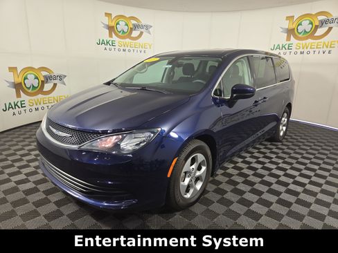 Used 2017 Chrysler Pacifica LX w/ Tire & Wheel Group FWD image 3