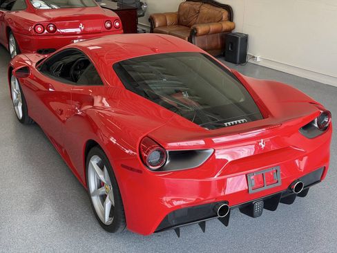 Used 2018 Ferrari 488 GTB RWD image 27