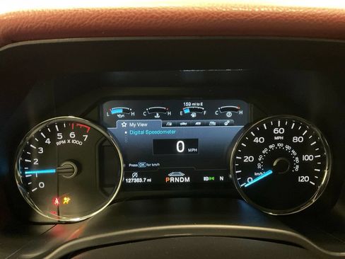 Used 2019 Ford F150 Platinum w/ Equipment Group 701A Luxury AWD/4WD image 4