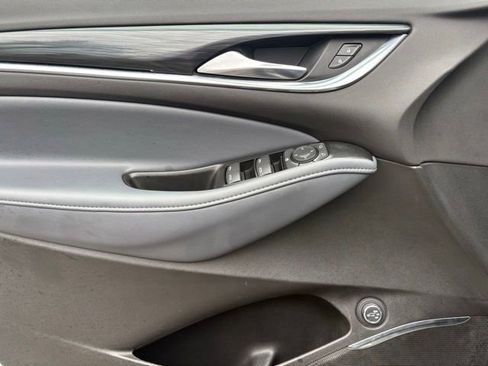 Used 2023 Buick Enclave Essence AWD/4WD image 28