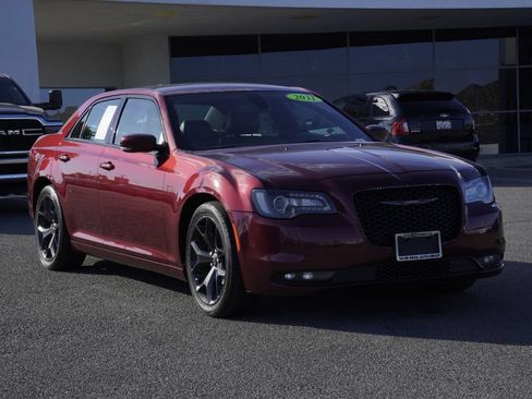 Used 2021 Chrysler 300 S RWD image 2