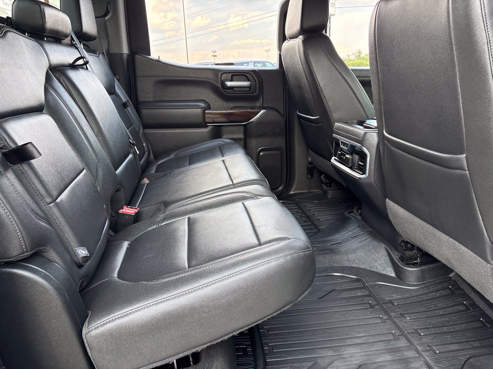 Used 2021 GMC Sierra 1500 SLT w/ SLT Premium Plus Package RWD image 17