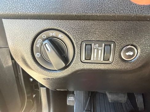 Used 2023 Dodge Charger SXT RWD image 11