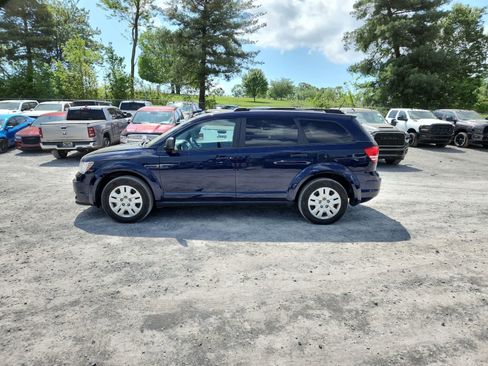 Used 2018 Dodge Journey SE image 2