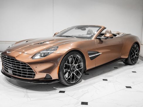 New 2026 Aston Martin Vanquish Convertible RWD image 42