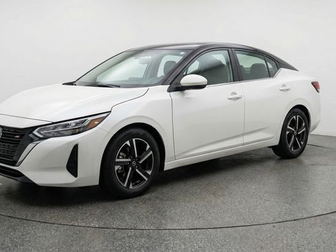 Used 2025 Nissan Sentra SV FWD image 3