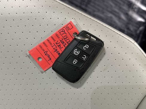 Used 2021 Volkswagen Tiguan SEL image 32