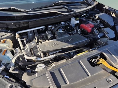 Used 2024 Nissan Rogue S FWD image 17