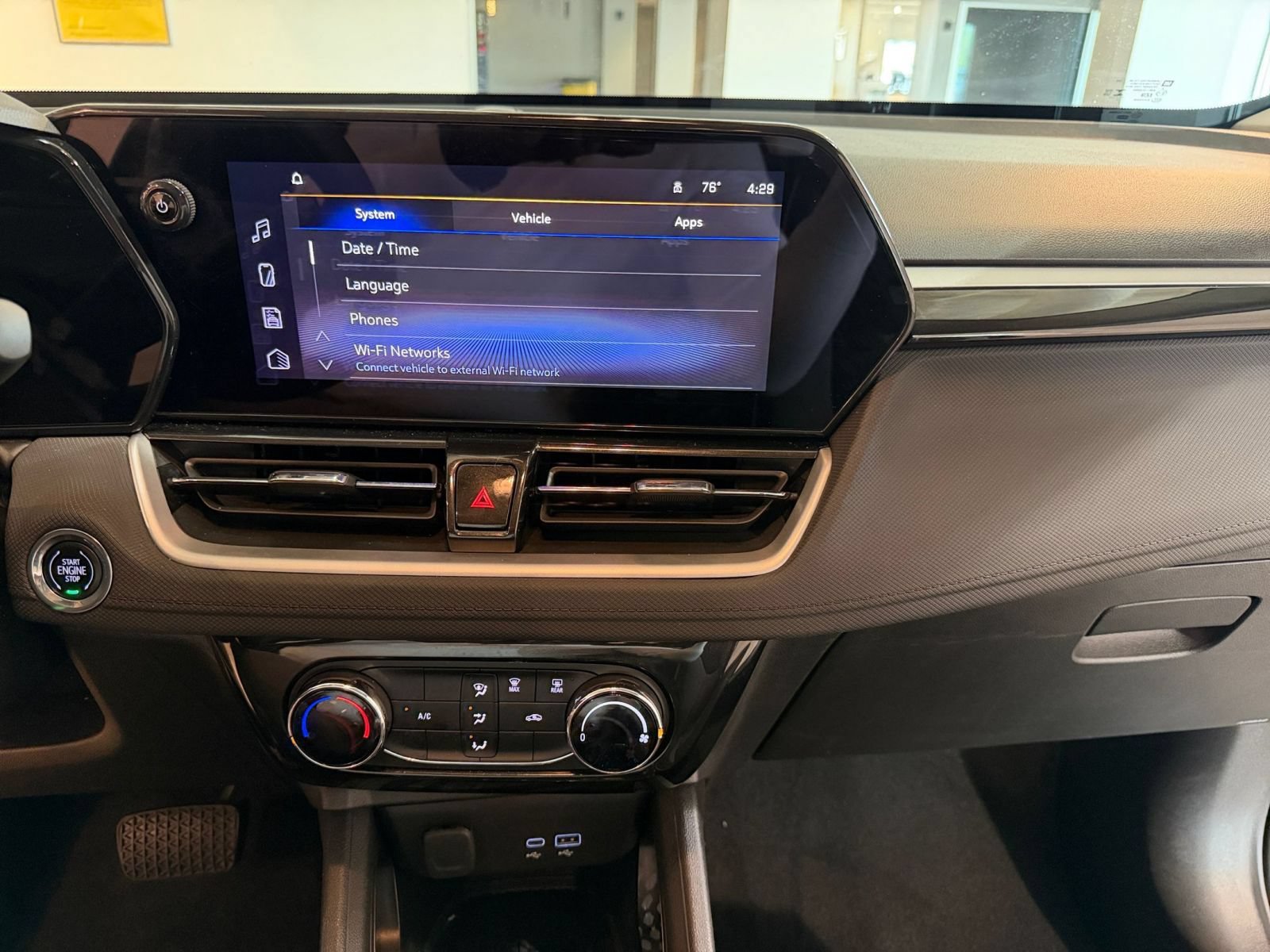 Used 2025 Chevrolet TrailBlazer LT FWD image 16