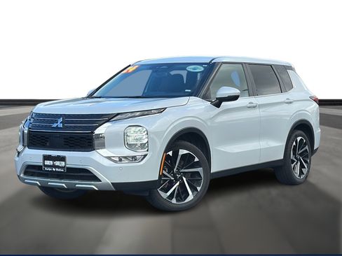 Used 2024 Mitsubishi Outlander SE image 1