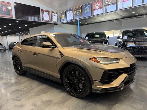 Used 2024 Lamborghini Urus Performante AWD/4WD image 4
