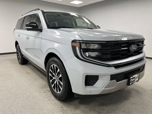 Used 2025 Ford Expedition Platinum AWD/4WD image 2