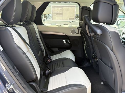 New 2026 Land Rover Discovery Limited Edition AWD/4WD image 31