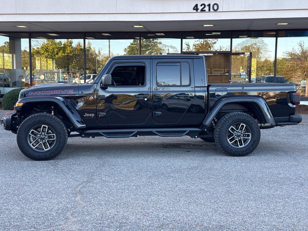Used 2025 Jeep Gladiator Mojave AWD/4WD image 10