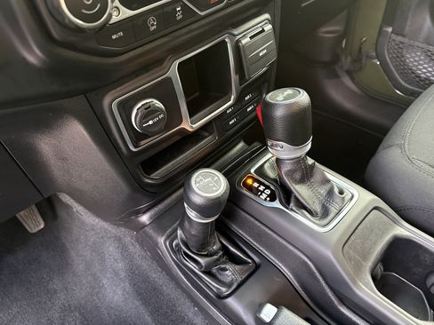 Used 2022 Jeep Wrangler Unlimited Sport image 34