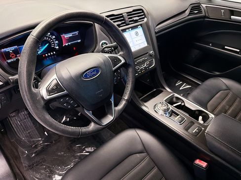Used 2018 Ford Fusion SE w/ Equipment Group 201A FWD image 7