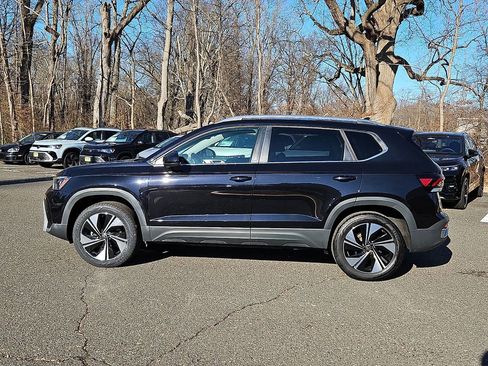 Certified 2025 Volkswagen Taos SE w/ Panoramic Sunroof Package image 8