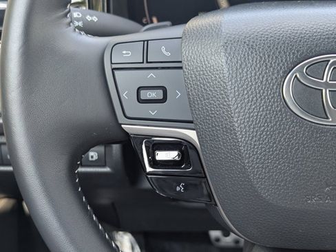 Used 2025 Toyota Camry SE image 21