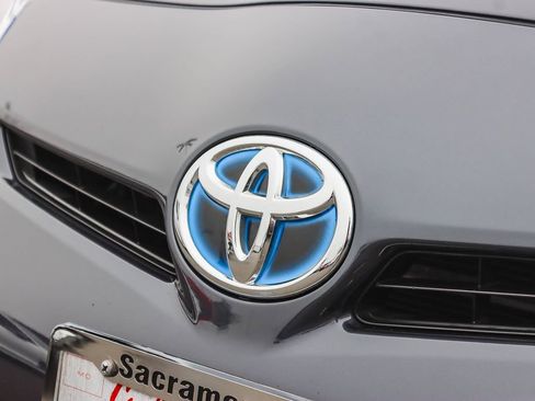 Used 2015 Toyota Prius Four image 13