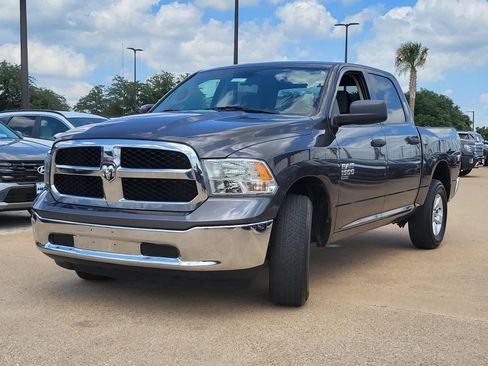 Used 2022 RAM 1500 Classic SLT AWD/4WD image 2