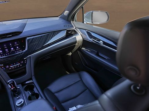 Certified 2025 Cadillac XT6 Premium Luxury AWD/4WD image 29