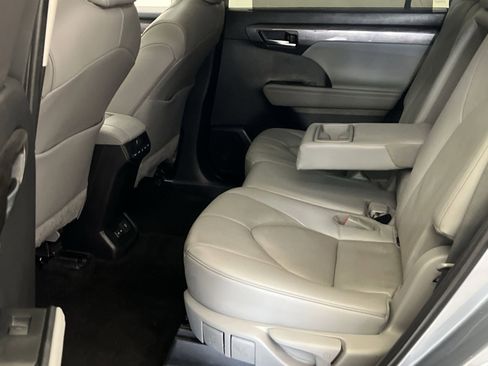 Used 2023 Toyota Highlander Limited AWD/4WD image 24