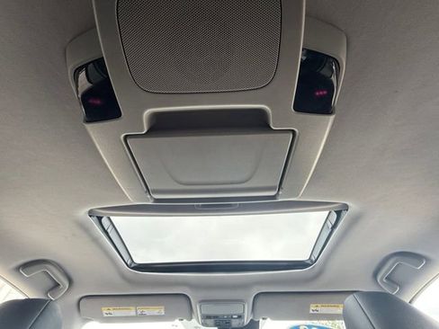 Used 2022 Honda Pilot Touring image 7