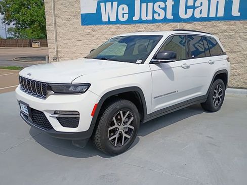 Used 2024 Jeep Grand Cherokee Limited AWD/4WD image 12