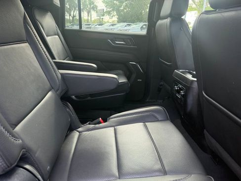 Used 2025 GMC Yukon XL Denali RWD image 10