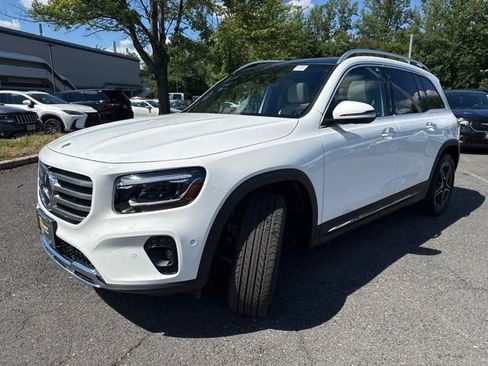 Used 2026 Mercedes-Benz GLB 250 4MATIC image 3