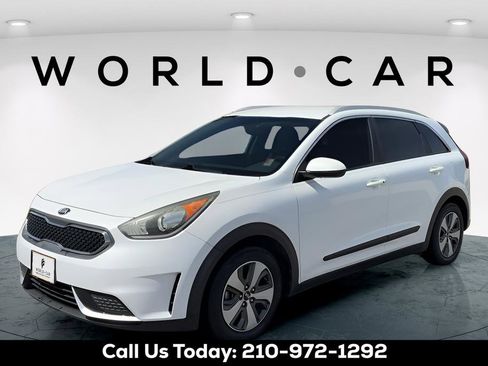 Used 2017 Kia Niro LX FWD image 3