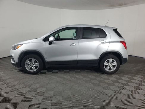 Used 2022 Chevrolet Trax LS w/ Tint and Cruise Package image 7