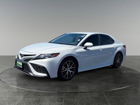 Used 2023 Toyota Camry SE w/ Cold Weather Package FWD image 4