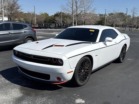 Used 2018 Dodge Challenger R/T w/ Performance Handling Group image 2