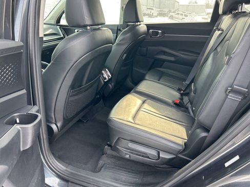 Used 2024 Kia Sorento S image 10