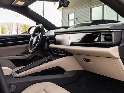 Certified 2025 Porsche Macan Electric RWD image 42