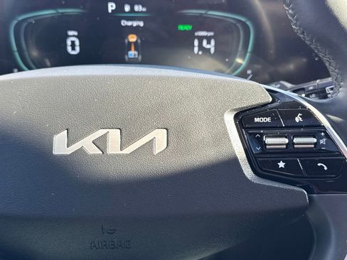 Used 2023 Kia Niro EX Touring image 47