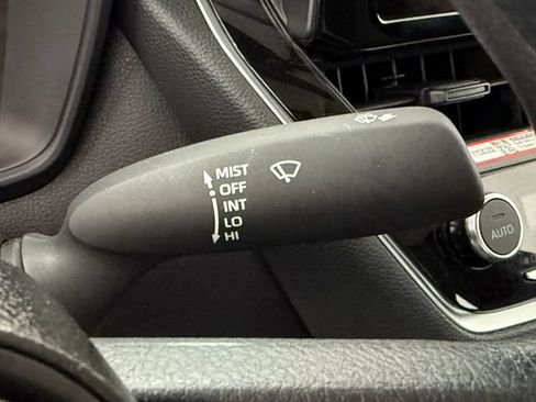 Used 2025 Toyota Corolla LE FWD image 12