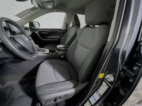Used 2021 Toyota RAV4 XLE image 15