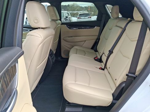 Used 2017 Cadillac XT5 FWD image 11