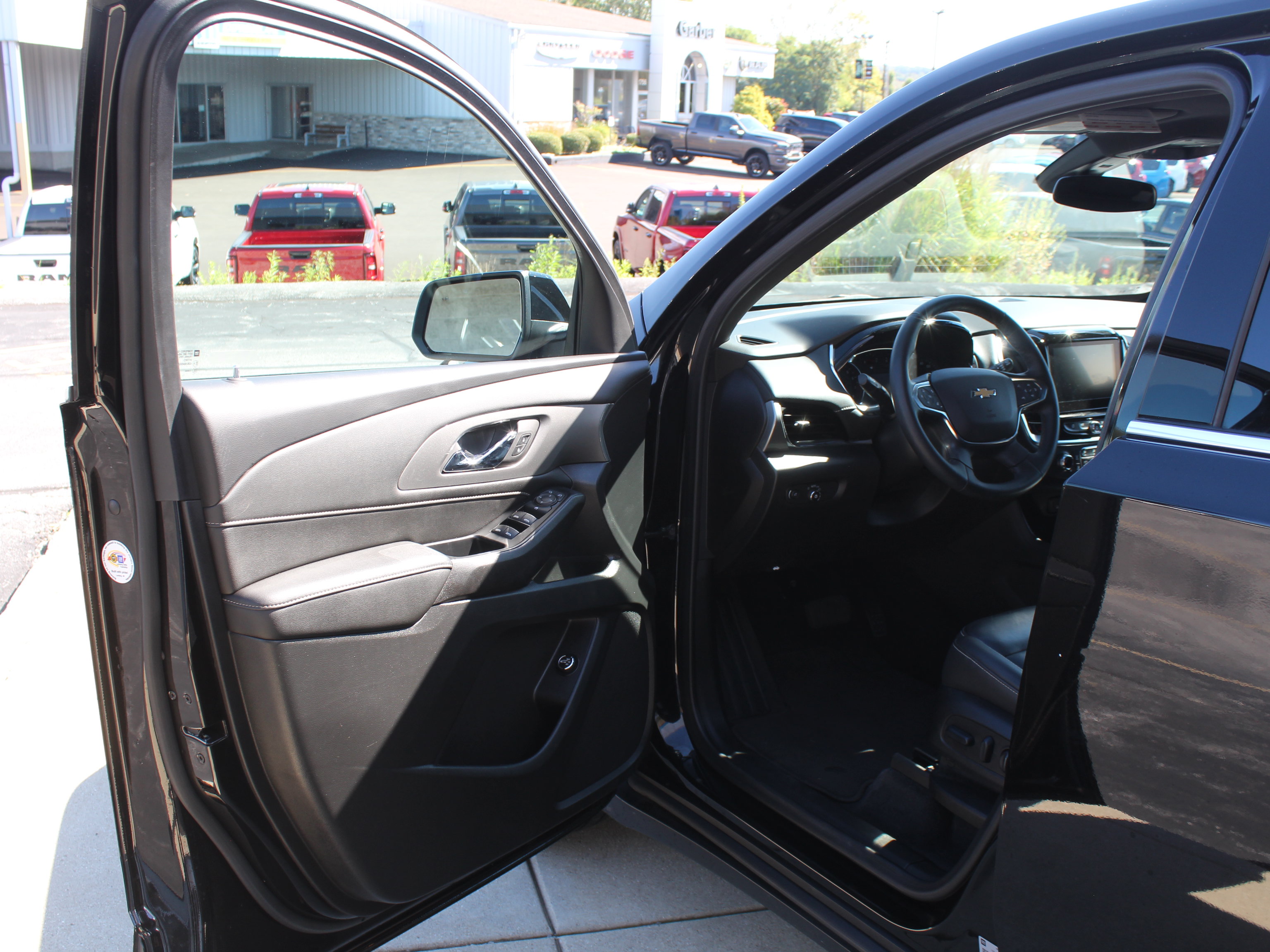 Used 2023 Chevrolet Traverse LT AWD/4WD image 12