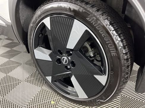 Certified 2025 Nissan Kicks SR FWD image 15
