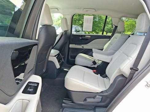 New 2026 Lincoln Aviator AWD image 5