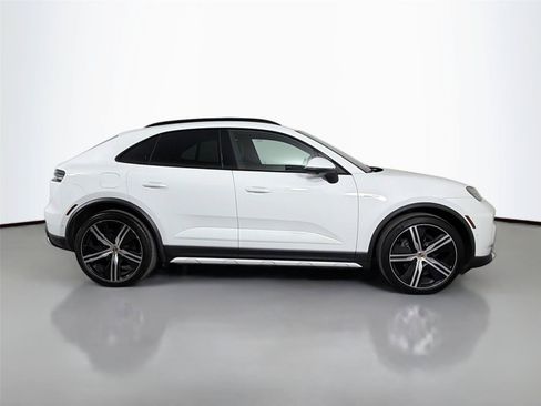 Certified 2025 Porsche Macan Electric RWD image 8