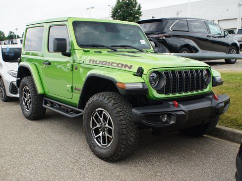 Used 2025 Jeep Wrangler Rubicon AWD/4WD image 2