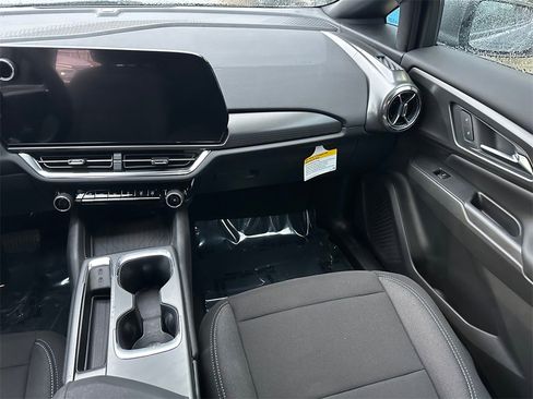 New 2026 Chevrolet Equinox EV LT image 18